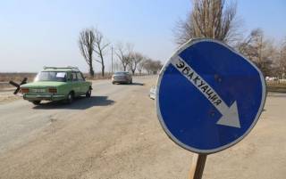 Людей массово эвакуируют из населенных пунктов на границе с РФ и Беларусью