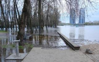 Уровень воды Днепра в Киеве пошел на спад