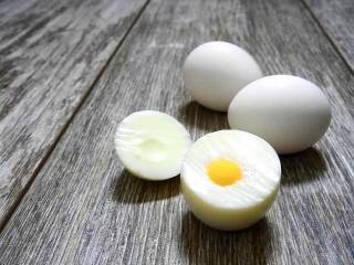 Калорийность вареного яйца: без желтка и с желтком