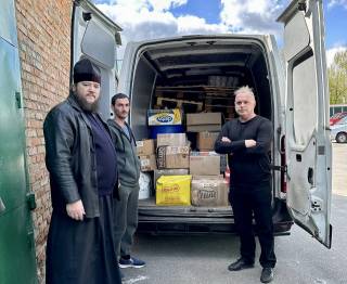 На Виннитчине монастырь УПЦ передал гуманитарную помощь для военных на передовую