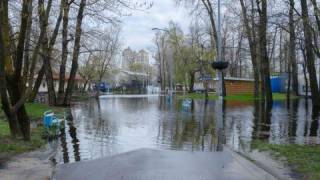 Уровень воды в Киеве медленно, но верно растет