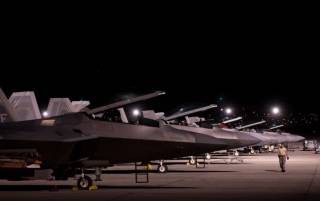 США перебросили в Эстонию самые современные истребители F-22