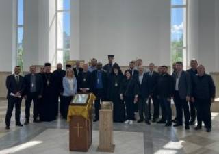 Глава армянской церкви в Украине возглавил молебен в Буче с представителями Всемирного совета церквей