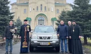 В Киевской области приход УПЦ передал автомобиль для ВСУ