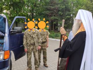 Тернопольская епархия УПЦ передала автомобиль для вывоза с поля боя раненых защитников Украины