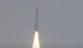 Появилось видео запуска индийской ракеты с гигантским спутником