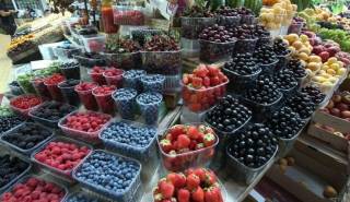 Черешня и голубика по 1200 гривен, малина по 2000 грн. Что будет с ценами на фрукты?