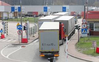 Польша закрывает границу для фур из России и Беларуси с 1 июня