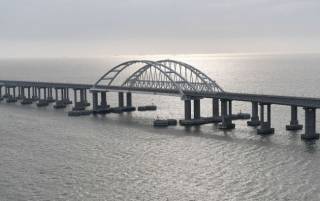 На опорах Крымского моста появились трещины