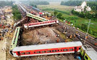 Названа причина жуткой железнодорожной катастрофы в Индии