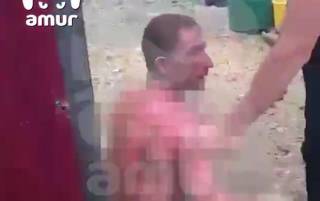 В России мужчина из огнемета поджог соседа и «нагарпунил» женщину (Видео 18+)