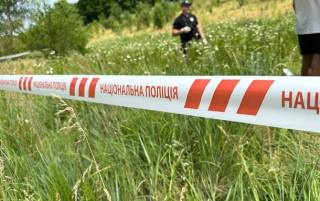 Под Киевом женщина подожгла родственника, сбросила его в болото, после чего закопала
