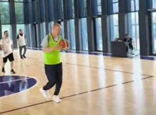 Появилось видео, как Эрдоган играет в баскетбол
