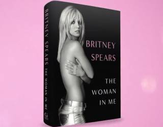 Мемуары Бритни Спирс: известная певица выпускает книгу «The Woman In Mе»