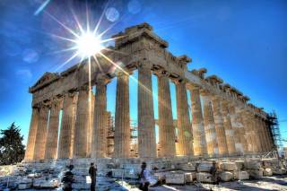 В Афинах из-за адской жары закрыли Акрополь