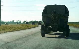 Оккупанты активно перемещают технику из Мелитополя в Крым