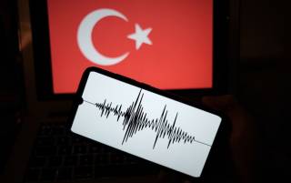 Турцию накрыли два мощных землетрясения