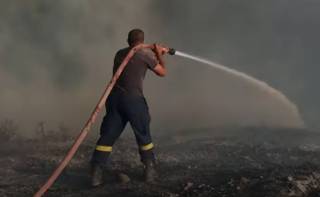 Жуткие лесные пожары в Греции привели к гибели людей