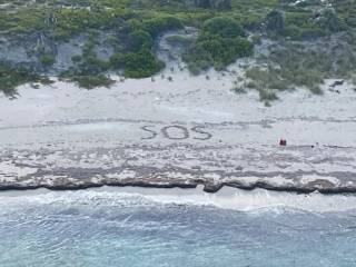 Современный Робинзон Крузо: немец спасся с необитаемого острова благодаря надписи на песке