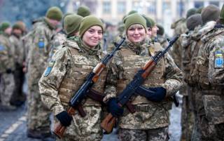 Уже осенью некоторым женщинам в Украине придется вставать на военный учет