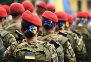 Военнообязанным женщинам в Украине ограничат выезд за границу