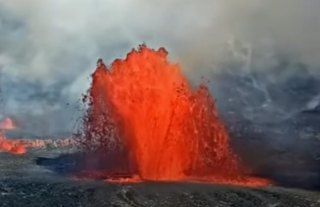 Появилось видео эпичного извержения вулкана на Гавайях