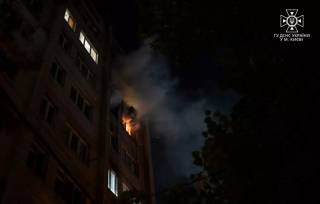 В Киеве женщина выпрыгнула с седьмого этажа во время пожара и погибла