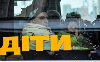 Из прифронтовых населенных пунктов Донбасса эвакуированы все дети, — МВД
