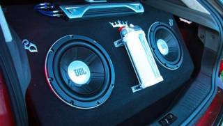 Выбор сабвуферных динамиков для автомобильного аудио: ключевые критерии