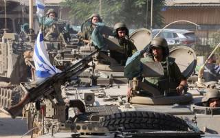 Израильские танки зашли на окраину Газы и перерезали одну из ключевых дорог