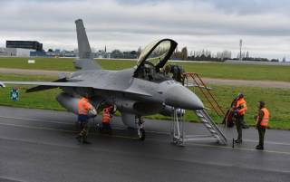 В Румынию летят истребители F-16 для обучения украинских пилотов