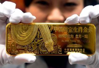 Китай скупает золото: готовится к войне или обвалу валют