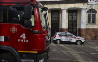 В Киеве из-за прорыва трубы кипяток затопил улицу и подземный переход