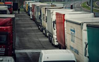 Украина эвакуирует своих водителей с польской границы