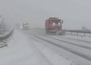 Снежная буря частично парализовала Украину