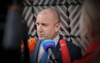 Президент Болгарии заблокировал передачу Украине бронетехники