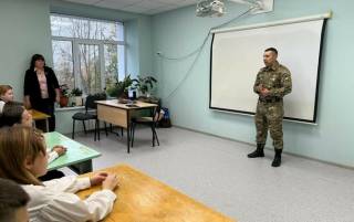 В Крыму оккупанты милитаризуют детей
