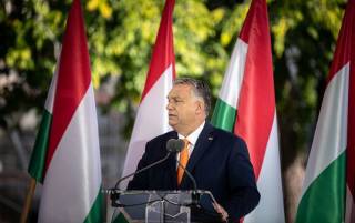 Макрон, Шольц и Мишель встретятся с Орбаном перед саммитом ЕС. Тот говорит, что «не сдвинется с места»