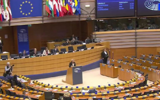 Венгрию мoгут лишить права голоса в Европарламенте
