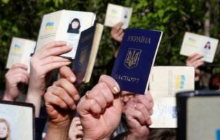 Двойное гражданство для украинских беженцев будет рассматриваться, - Зеленский