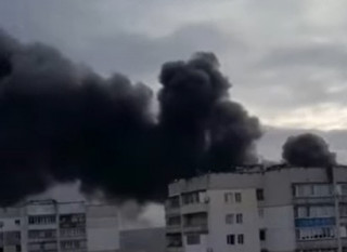 У Каневі спалахнув завод: з'явилося відео з місця НП
