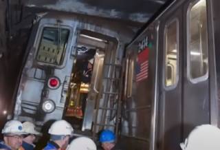 В центре Нью-Йорка столкнулись два поезда метро