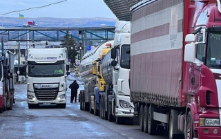 У чергах на українсько-польському кордоні стоять 1900 вантажівок