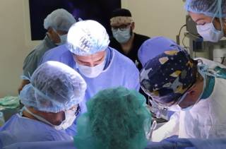 Украинские врачи провели уникальную операцию крошечному ребенку