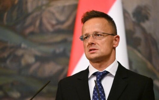 Глава МЗС Угорщини неоднозначно висловився про допомогу Україні під час війни