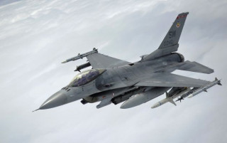 Вже цього року Україна отримає перші винищувачі F-16.