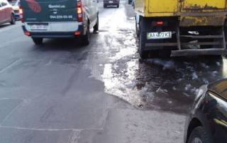 В Киеве произошло сразу два повреждения на водопроводах