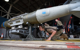 Стало відомо, коли Україна отримає першу партію бомб GLSDB