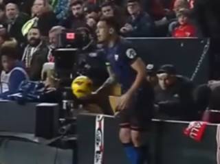 Лукас Окампос: появилось видео, как испанский болельщик засунул палец в задний проход известному аргентинскому футболисту