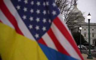 Сенат США схвалив пакет допомоги Україні. Але радіти рано